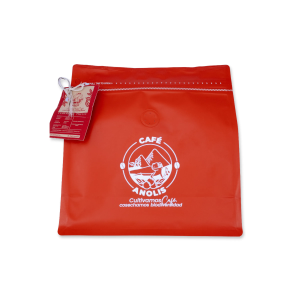 Café especial Anolis proceso Honey en Suiza. Fermentación prolongada que aporta notas vinosas, panela y frutos rojos. Mezcla Paj